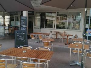 Charmant Bar Restaurant avec Terrasse