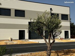 Local 231 m² Signes