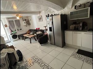 Maison de village avec terrain non attenant à la maison avec mobil-home et chalet