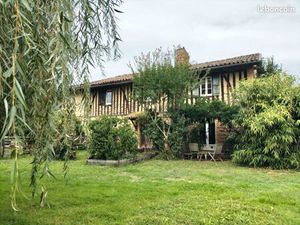 A quelques minutes de Rieumes  maison de caractère plus gîte 320 m² hab.  dépendances  sur