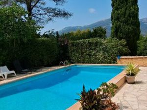 Superbe villa avec piscine sans vis-à-vis dans un cadre verdoyant