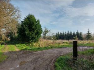 Grange mitoyenne + terrain 1 3 hectare