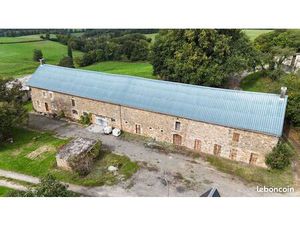 ? Corps de ferme   grange et dépendances + environ 3 ha de terrain au Lonzac
