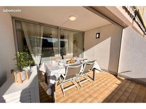 Studio Port Camargue proche mer et grande terrasse