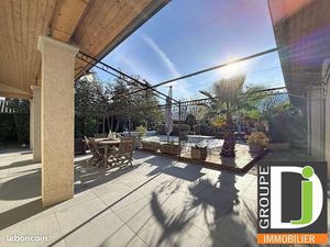 Villa 6 pièces 200 m²