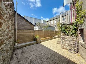 Granville – Appartement 3 pièces avec grande terrasse plein sud – À 2 pas du centre et de 