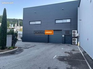 Local industriel 254 m²