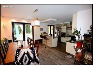 Maison F7 200m2 jardin 12 ares