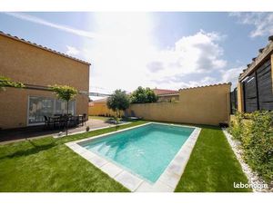 Villa 4 chambres dont deux suites parentales et piscine