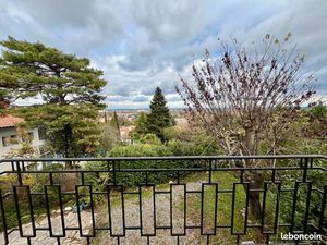 Grande maison T7 de 200 m² divisée en 2 appartements T4 avec grenier et grand garage sur p