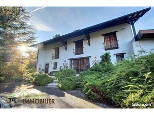 Au calme absolu – Authentique ferme savoyarde de 253 m² + combles aménageables + annexes