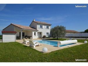 Villa non mitoyenne de 137 m2 sur terrain 1330 m2 construite en 2012 sans vis-a-vis