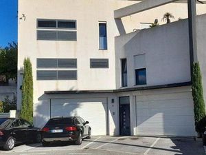 Entrepôt 127 m² SAINTE MAXIME