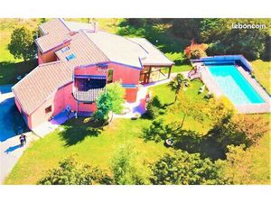 Maison architecte 250m². Garage 50m². Jardin 2700m². Véranda. Piscine. Vue Pyrénées