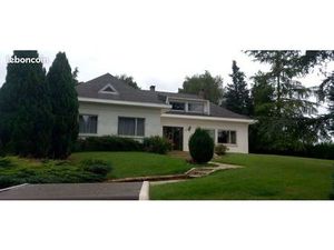 Maison sur 5300 m² à Neufchef