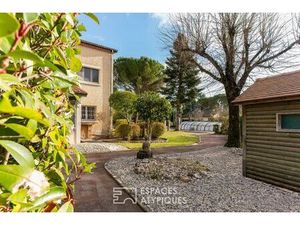 Maison de caractère et dépendances Atypiques dans un parc arboré aux portes de Valence