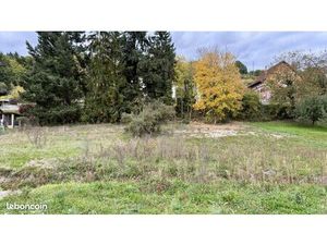 Terrain 2 014 m² Ville