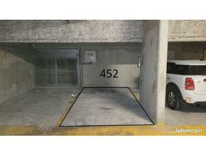 Parking Borne électrique rue Eugene Varlin