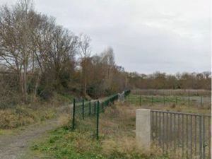 Terrain 1300 m2 idéal pour forain