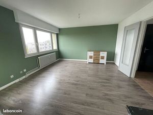 Appartement 5 pièces  cave et garage