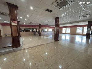 Local commercial 300 m²