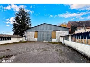 Hangar et maison sur terrain