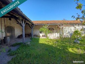 Immeuble 600 m² AIGRE