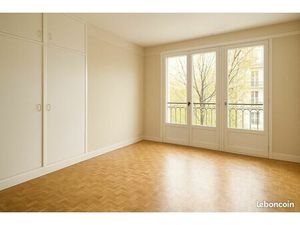 Appartement 3 pièces lumineux  54 m²  box + cave