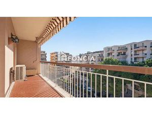 TROIS PIECES EN DERNIER ETAGE