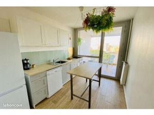 T4 meublé 65 m² – Métro A au pied – Balcon plein sud