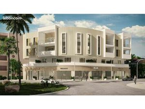 Bureaux 74 m² Fréjus