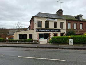 Immeuble Villers Ecalles restaurant et habitation