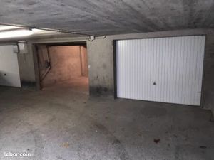 Grand garage secteur Annecy les Fins Parc des sports