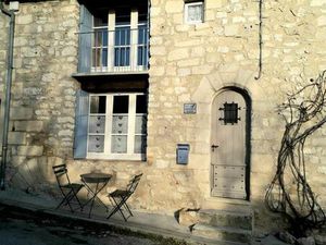 Petite maison T2 de 37 m2  à Reillanne  libre au 01/01/26