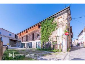 Ensemble immobilier rare en plein centre de Beaurepaire