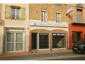 Local traversant de 60 m² avec vitrines / Deux bureaux possibles