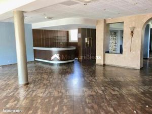 Local commercial 231 m²