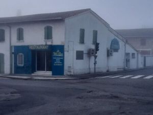 Bâtiment avec local commercial + étage aménageable