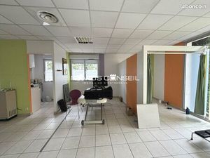 Local commercial 140 m²