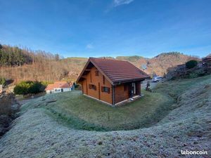 Authentique et Coquet chalet  beau jardin  garage