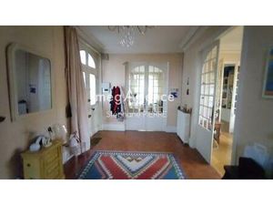 MAISON DE CARACTERE ET SON ANNEXE AU CALME EN CENTRE VILLE