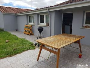 Loue maison de plain-pied  cellier  garage  terrasse  pelouse