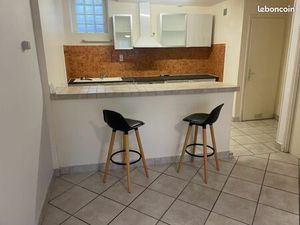 Montbard (18 mn) dans le village de Ravières  maison de ville sans terrain