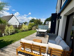 Melesse Maison Contemporaine 136 m2 - jardin arborée  beaux volumes