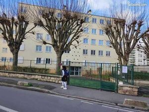 T2 IVRY SUR SEINE Proche PARIS 13