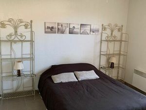 T2 35 m2 + balcon + parking  meublé