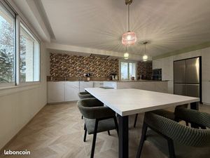 Maison 8 pièces 200 m²