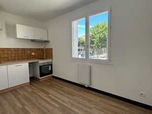 Cosne sur Loire Centre ville. Grand studio à louer 450 charges inclues