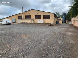 Bâtiment industriel avec réseau électrique et 3 compresseurs et chaudière neuve
