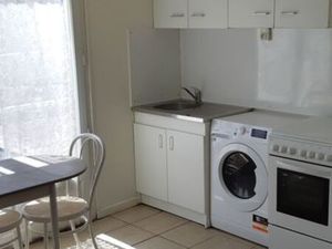 Studio tout équipé calme avec parking / possibilité garage moto ou cave proche roissy